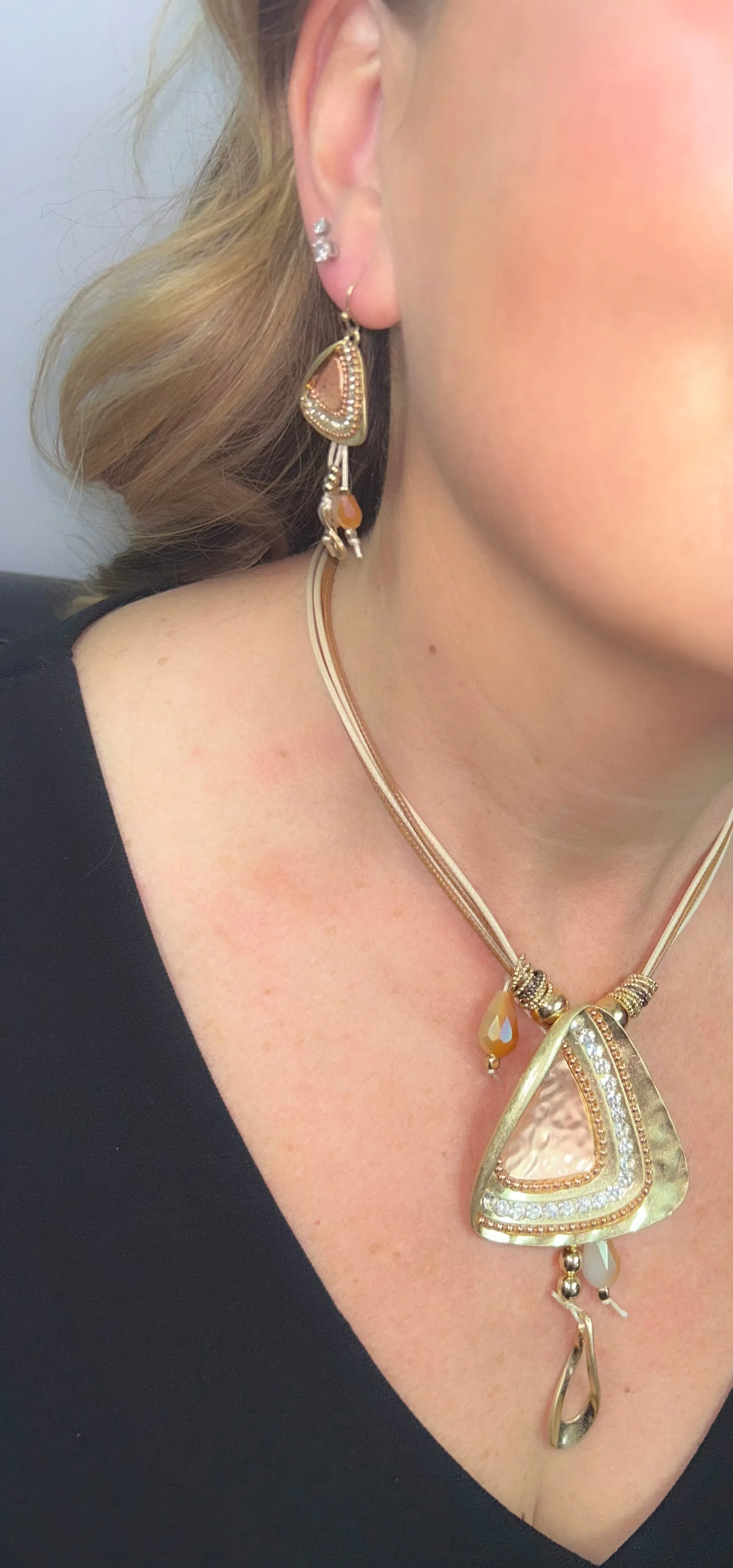 Akeliela Necklace