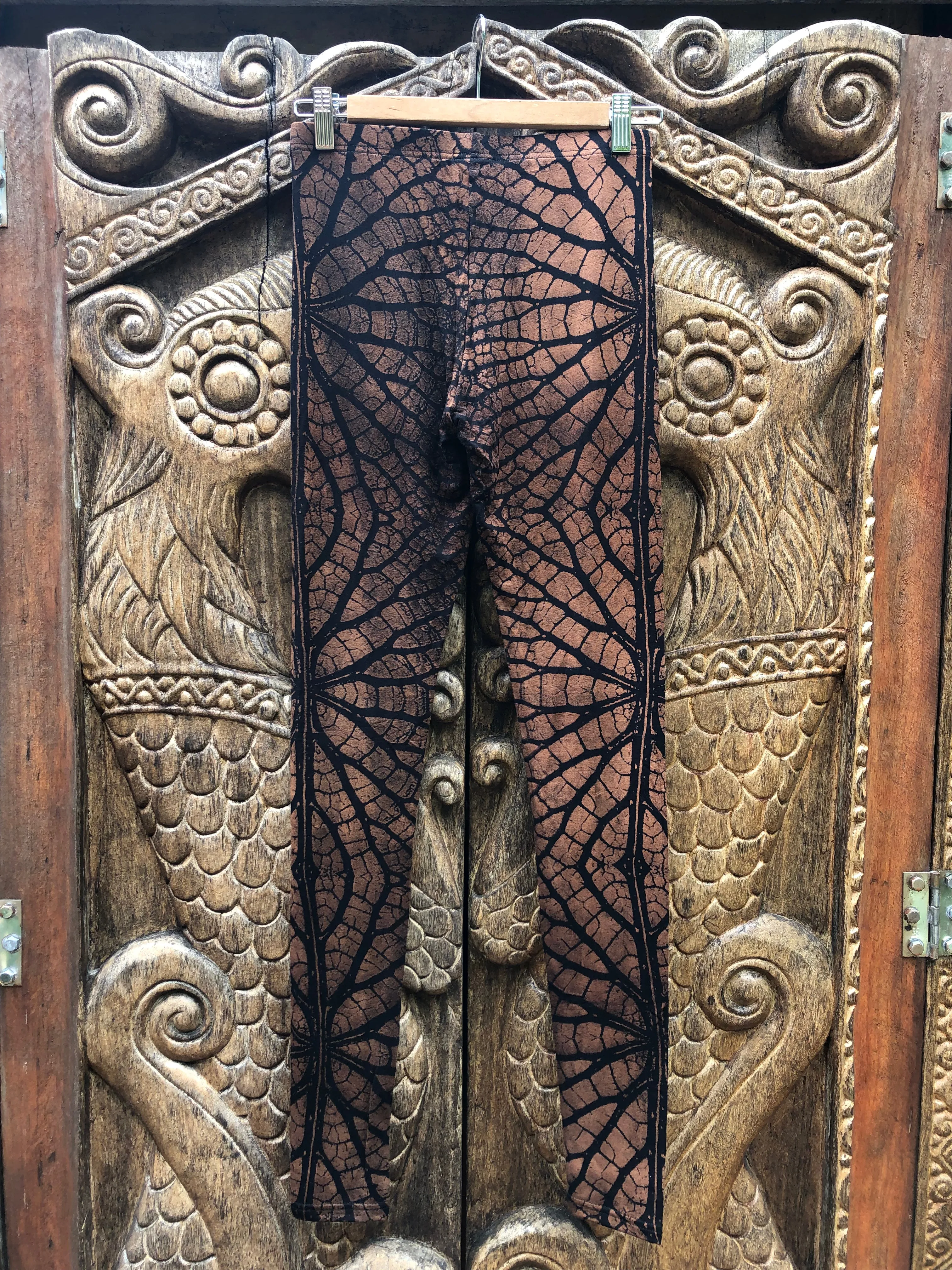 Leaf print- Leggings -Brown