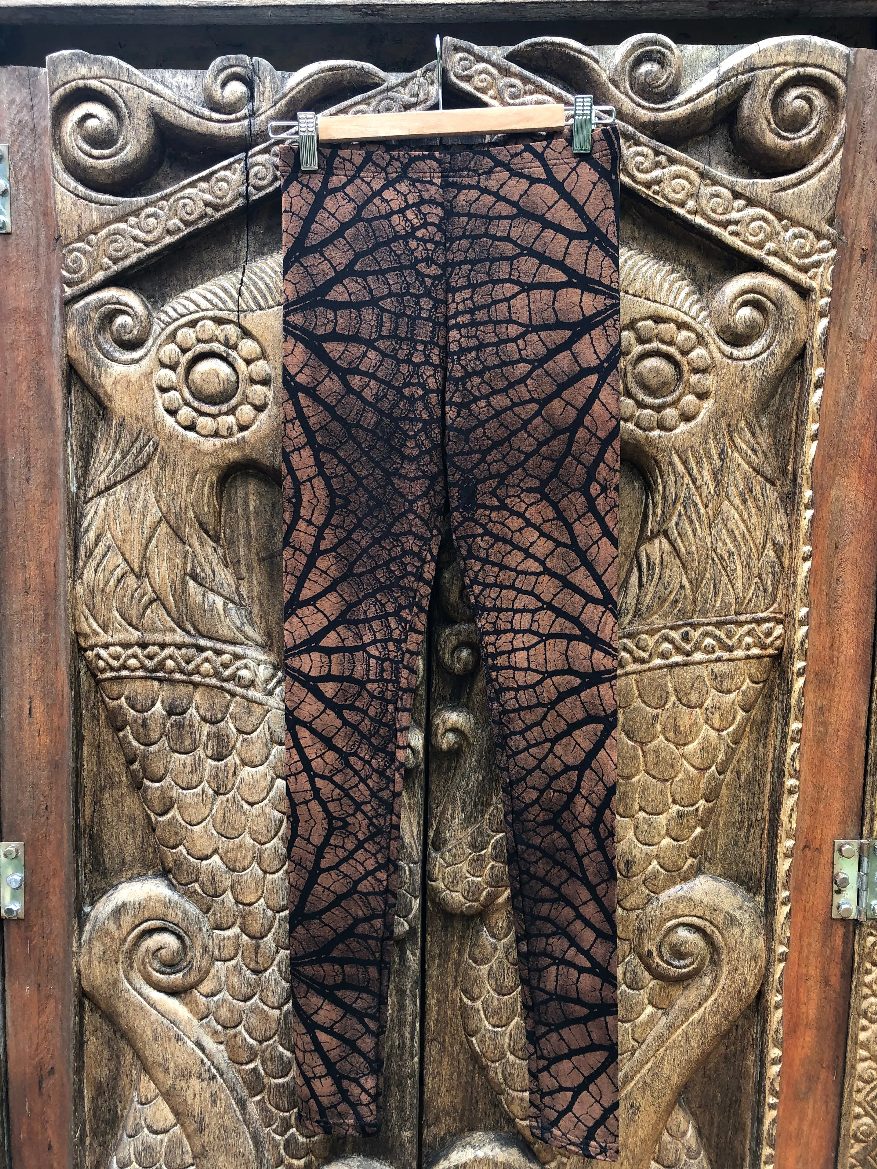 Leaf print- Leggings -Brown